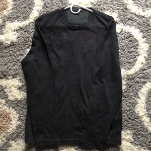 Banana Republic long sleeve dark gray tee. Excellent condition size M